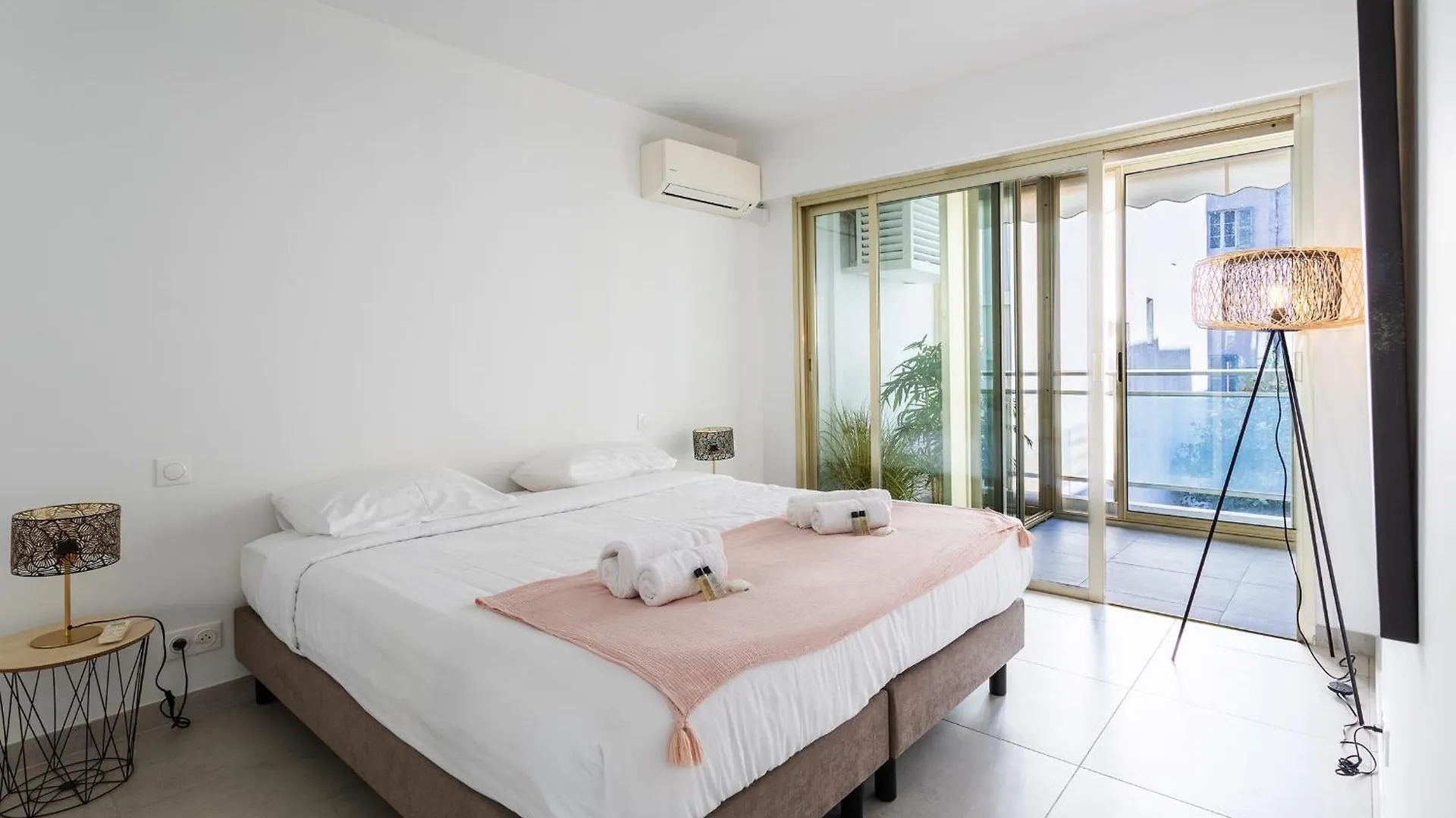 Ferienwohnung Oman1 Magnifique Et Modern Deux Pieces Cannes Apartment