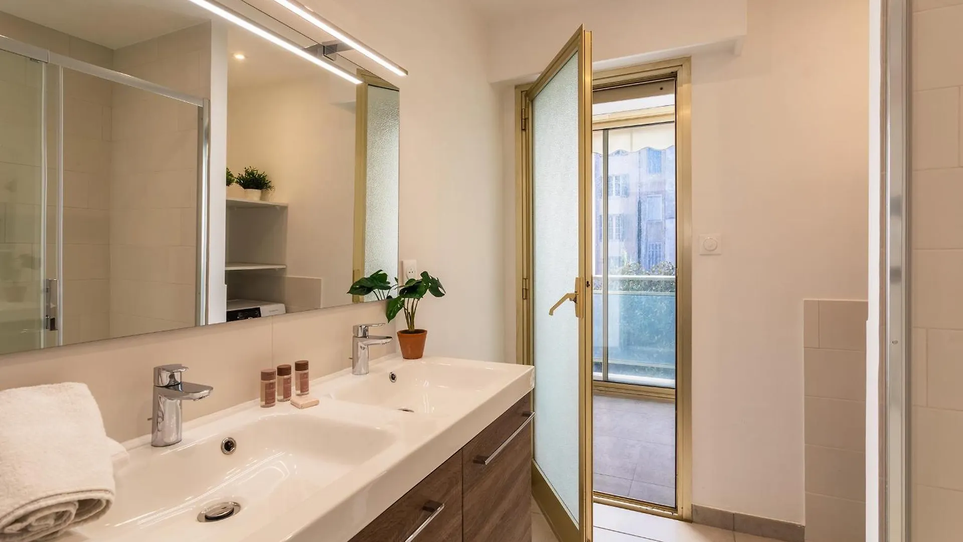 Apartmán Oman1 Magnifique Et Modern Deux Pieces Cannes 0*,
